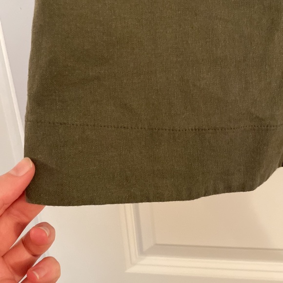 Harlow V-Neck Linen T-Shirt - Picture 5 of 6